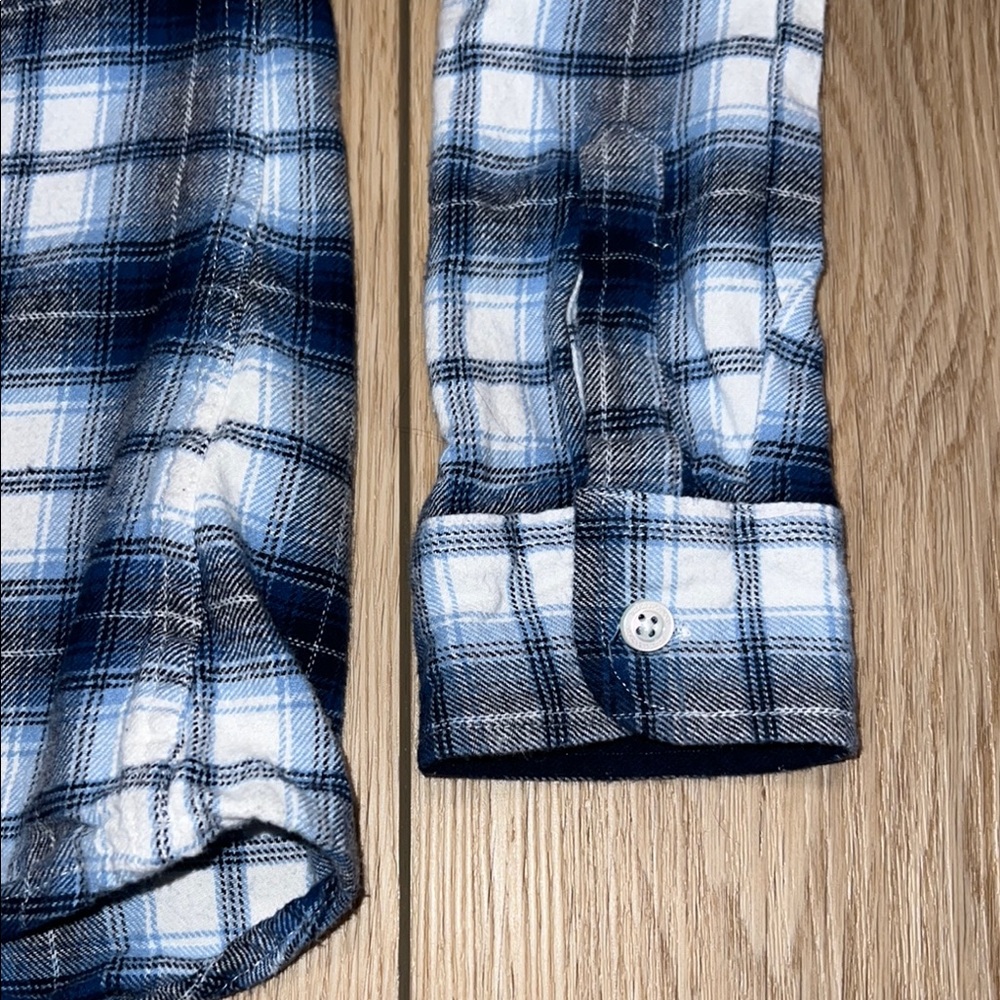 EUC (Like New) - David Peyser Sportswear Blue and White Button Down Shirt - Picture 4 of 10